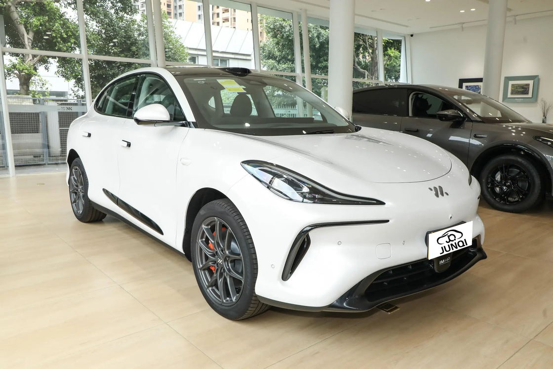 지지 LS6 IM 전기 자동차 4 문 5 좌석 SUV 760km 장거리 뉴 에너지 전기 자동차