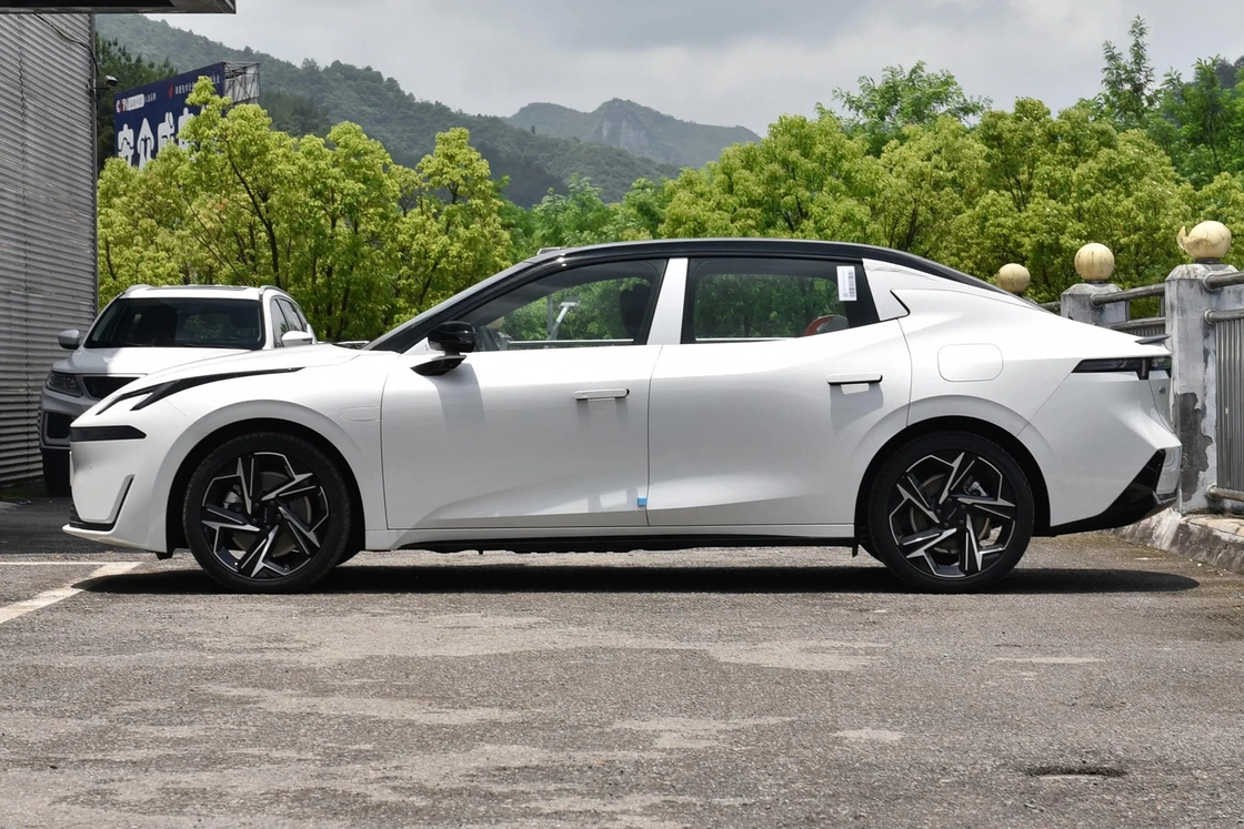 500km Lynk & Co 완전 전기 SUV 자동차 플러그인 하이브리드 빠른 충전 0.45 시간