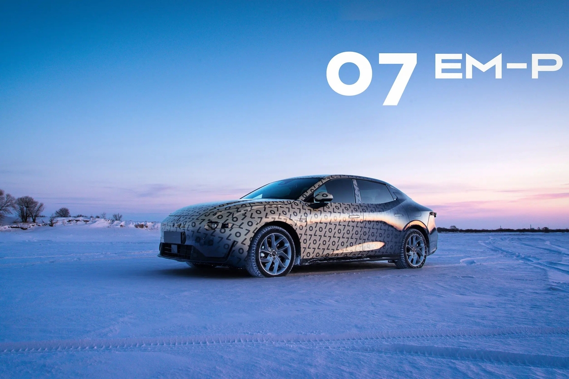 중형 126km Lynk & Co 전기 자동차 긴 배터리 수명 Lynk Co 07 2024 모델 Em-P
