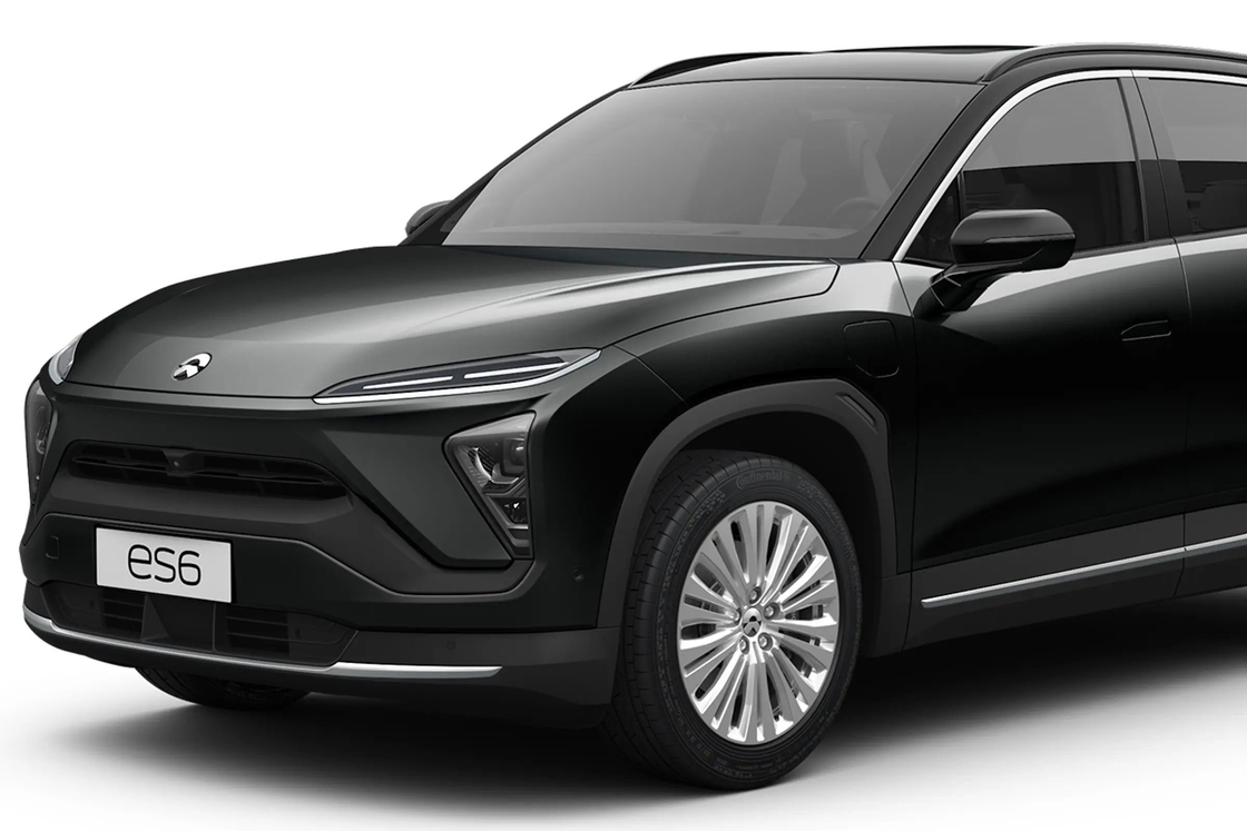 NIO ES6 EV 자동차의 부드러운 빛과 장식품으로 운전 경험을 향상하십시오.