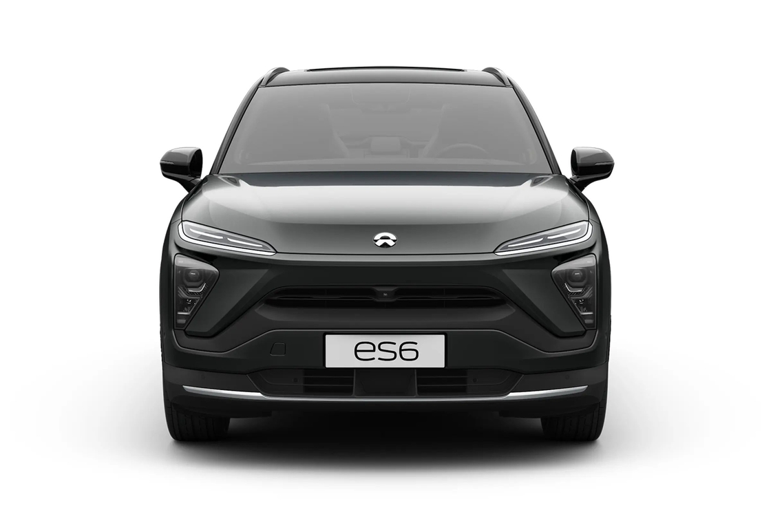 NIO ES6 EV 자동차의 부드러운 빛과 장식품으로 운전 경험을 향상하십시오.