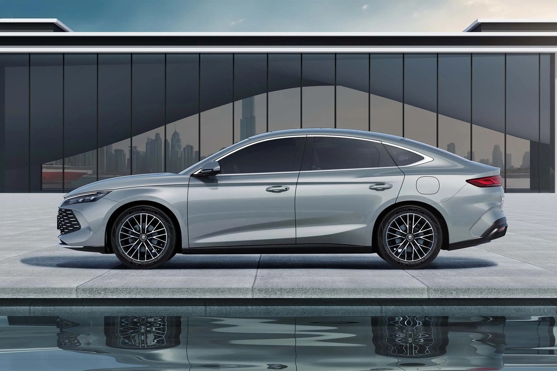 플러그인 하이브리드 FWD BYD 전기 자동차 520km 범위 고급 BYD Qin L EV
