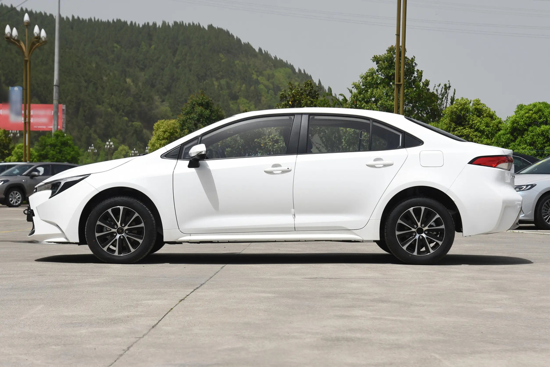 세단형 토요타 전기 자동차 101KW 1.8L 98HP L4 하이브리드 엔진