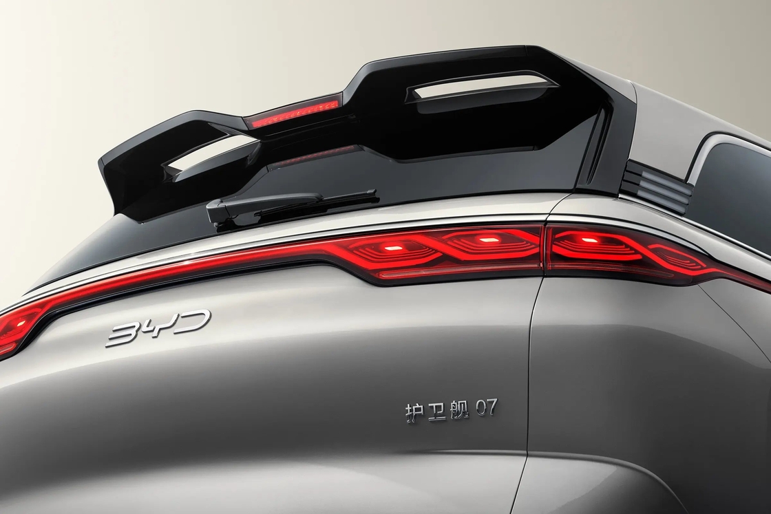 BYD 전기 자동차 함정 07 영광판 단순하고 따뜻한 셸 흰색 실내 색상