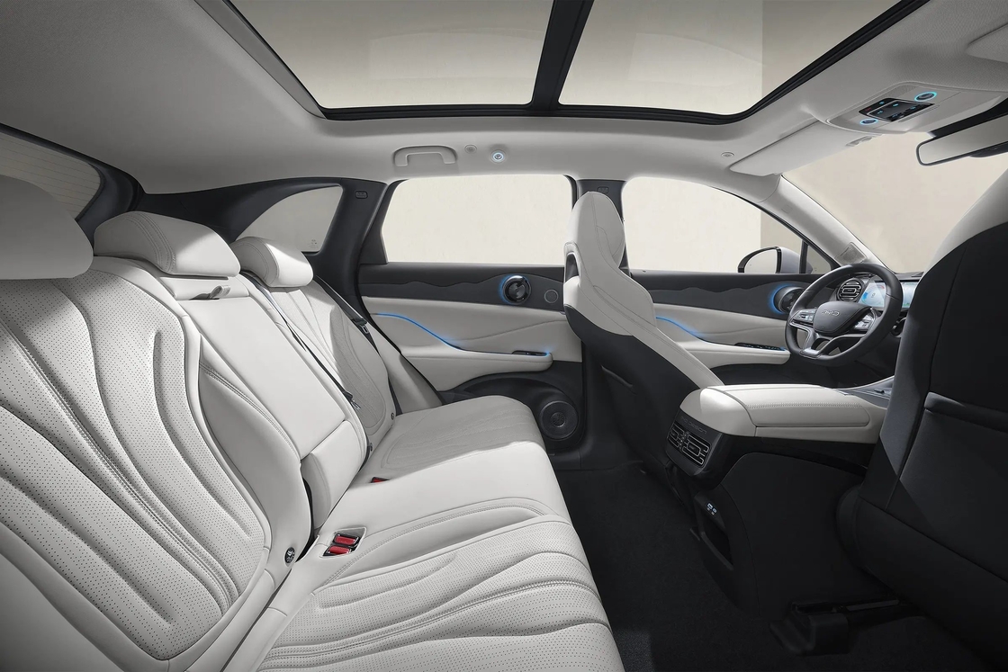 BYD 전기차 파리건 07 글로리 에디션 디링크 100 엔진 시스템으로 함대를 업그레이드하십시오.