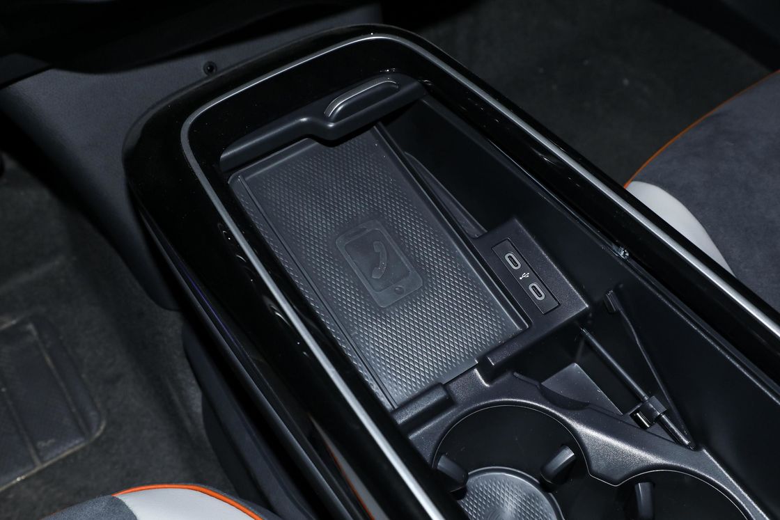 VW ID.6 전기 전력 을 이용 한 가족 교통 을 위한 현명 하고 세련 된 선택