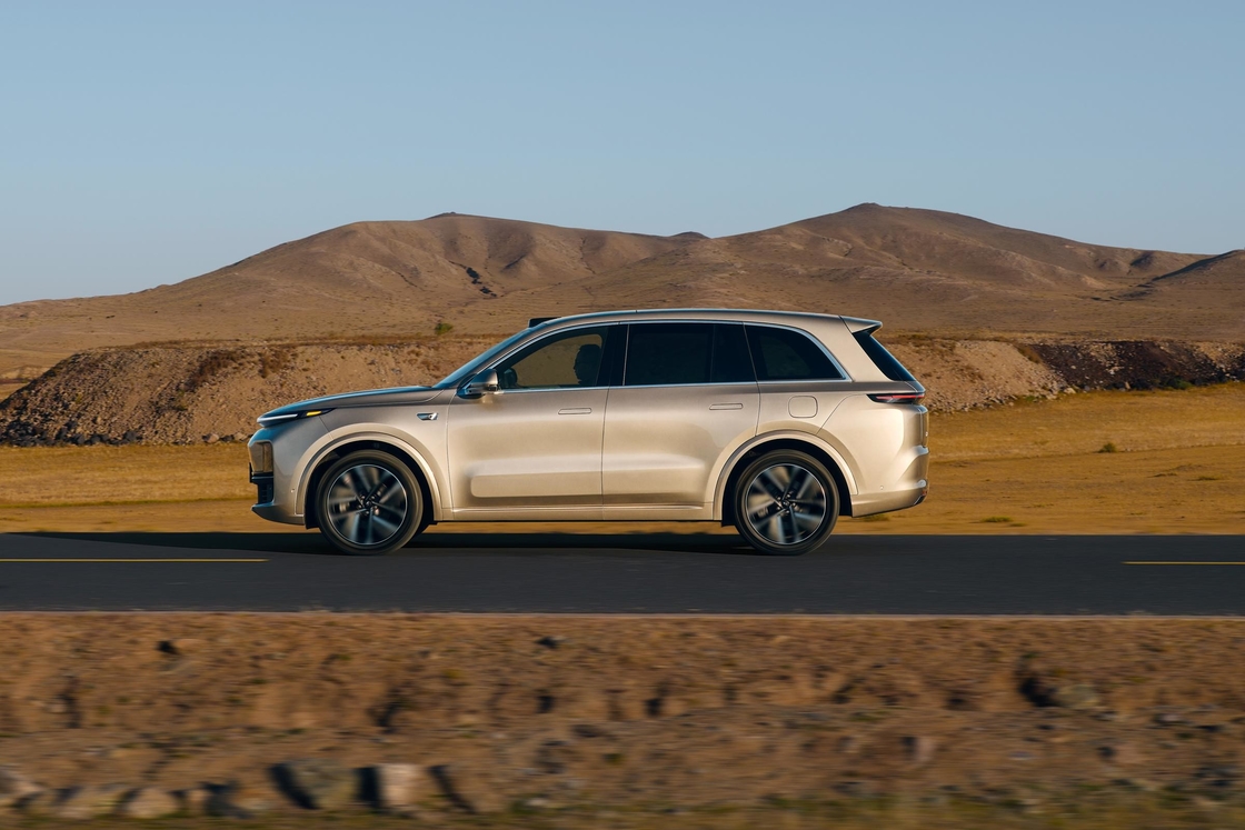 5도어 6석 L8 리시앙 전기 자동차 SUV 좌측 운전 800km 운전 범위