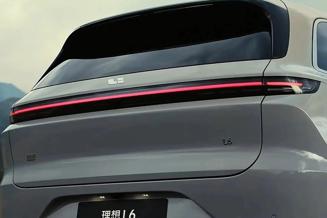 L6 리시앙 전기차 5도어 6석 SUV 가족 편의와 스타일의 도로