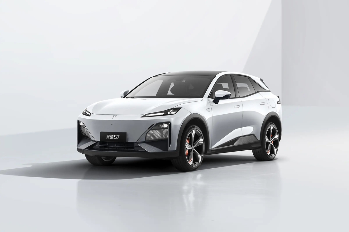 5도어 5석 차간 전기차 딥블루 07 확장 범위 238 hp