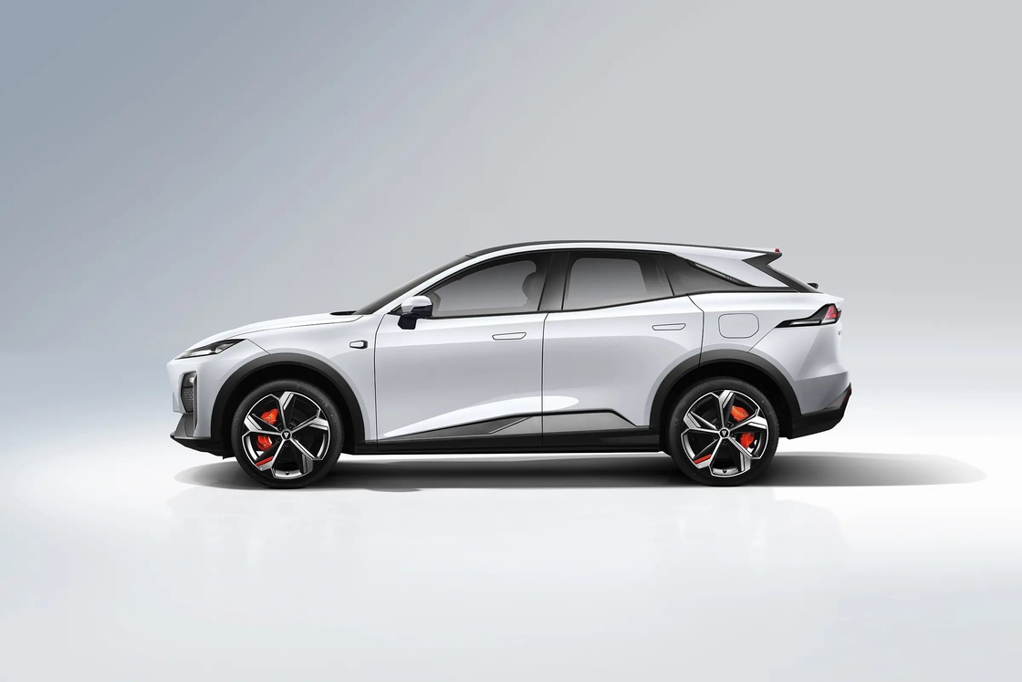 5도어 5석 차간 전기차 딥블루 07 확장 범위 238 hp