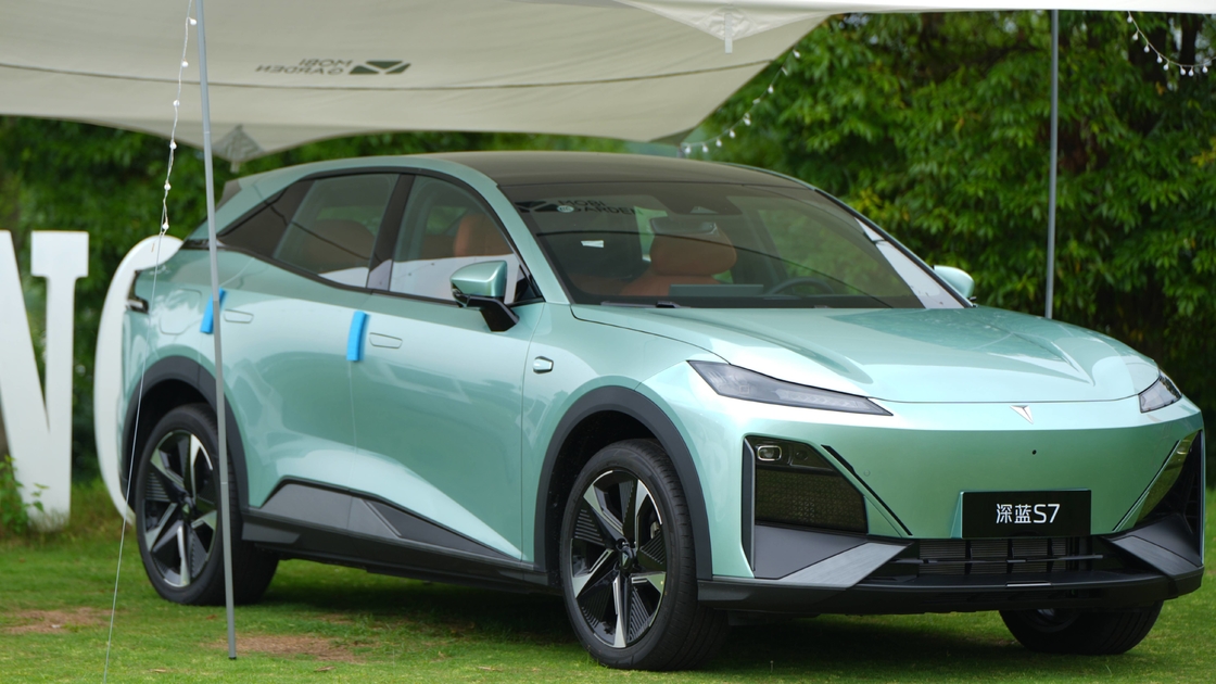 5도어 5석 차간 전기차 딥블루 07 확장 범위 238 hp