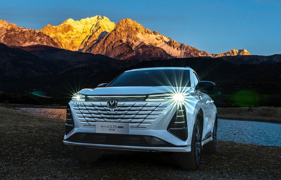 콤팩트 차난 가솔린 자동차 5 개의 문 5 좌석 CS75 플러스 SUV 전륜 구동