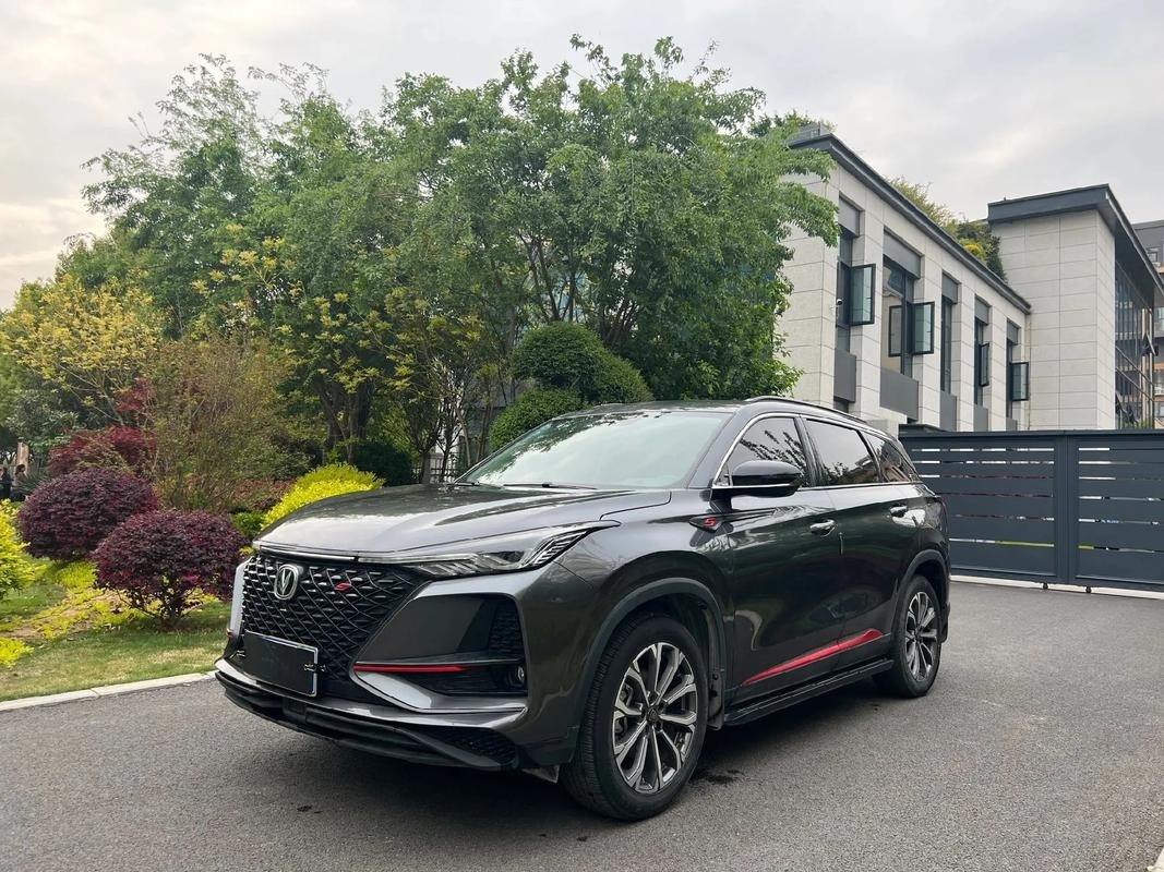 콤팩트 차난 가솔린 자동차 5 개의 문 5 좌석 CS75 플러스 SUV 전륜 구동