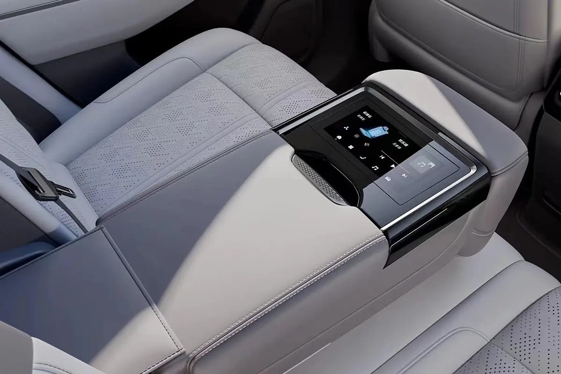 지크 7X 800V 고전압 전기 SUV 7 컬러 780km 범위 싱글 충전 강화 된 오프로드 기능 공기 서스펜션