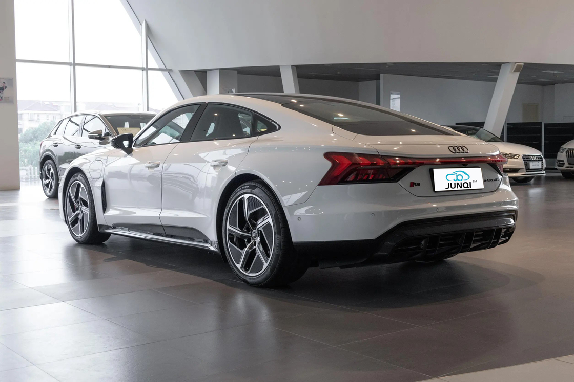 오디 RS E-tron GT 2024 전동 스포츠 세단 4WD 495km 범위 510kW 전력 고급 오디 EV 고급 안전 기능